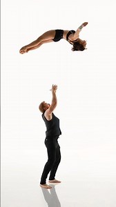 🇺🇦 Model poses for photoshoot📸 Acrobatics. Models Anna and Oliver