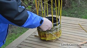 Step-by-step: How to Weave a Willow Basket
