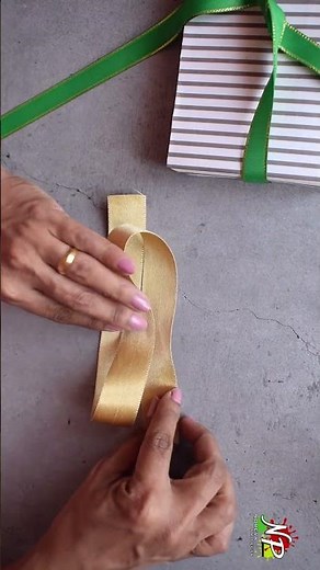 Easy Way to Wrap a Ribbon on a Gift Box | Creative Book Gift Wrap for Christmas #giftwrap