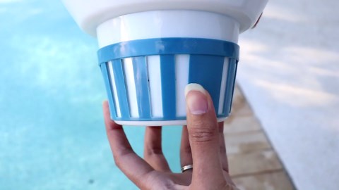 440 Pool Chlorine Floater Dispenser, Fits Up to 5 Pieces of 3-Inch Chlorine Tabs, Adjustable Flow, Control, Heavy-Duty Plastic - Suitable for Small & Large Pools - 9.6 Ounces