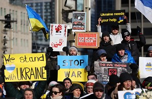 Local Russians in exile decry war in Ukraine — and Putin — on invasion’s 2-year anniversary