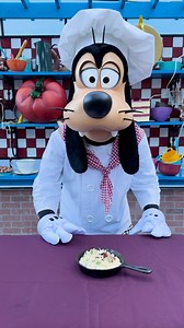 What’s cookin’, Chef Goofy? 🍳😋 Follow along to learn how to make Carbonara Garlic Mac & Cheese from the Disney California Adventure® Food & Wine Festival with a Disney Parks Chef! Visit the festival now through April 22 at Disneyland Resort. Park ticket and reservation required. | Disney