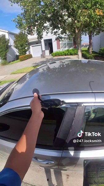 Car lockout #locksmith #locksmithservices #cerrajeros