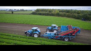 112 reactions · 12 shares | Based in Birr, Co. Offaly, Philip and his family grow flavoursome organic carrots that are part of the DOLE GO Organic! range. Enjoy a tour of Philip’s farm and experience the harvest of his carrots from field right through to being packed up and delivered to stores. Taste First. Planet, Always! #goorganic #tastefirst #planetalways #organicproduce #IrishCarrots 凌凌凌凌 | Dole Ireland | Facebook