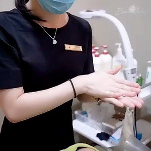 11K views · 704 reactions | Morninggg ❤️ Today saya cuti, so pagi2 dah pegi manja2 kat @bellaclinicmy . . . USE MY DISCOUNT CODE (Z0241) TO GET 5%OFF FOR ALL TREATMENT(1 time use only) @bellaclinicmy | Zara Zya Official | Facebook