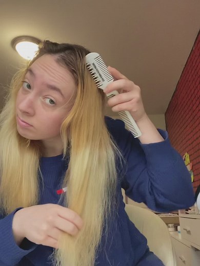 You don't need to go to the hairdresser to have your split ends removed or your hair cut. If you like hair extensions like me and have a hairdresser phobia, this is the product even though you say to take it from the ends if they cut too much. according to you This comb is truly wonderful and a product that I will never give up. It can both remove fractures and cut hair. The tip I use picks up breakages. The back part cuts the hair. The farthest end combs and separates the hair. A product needed