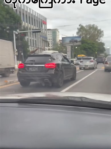 ရန်ကုန်မှာ မာစီဒီး ကားများနှင့် ကြက်များ