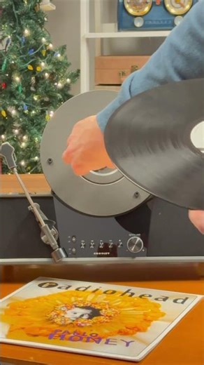 Unboxing and setting up an automatic standing record player ⚡️