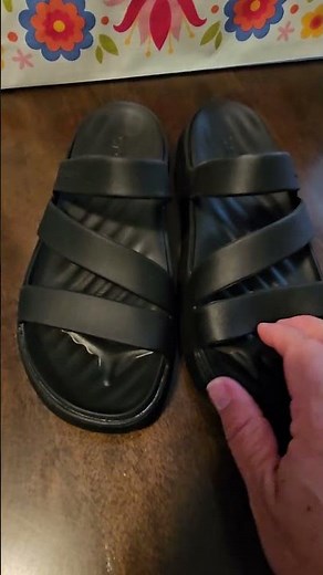 REVIEW: Crocs Women's Getaway Strappy Sandals