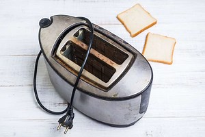 How to Clean Your Toaster in 15 Minutes