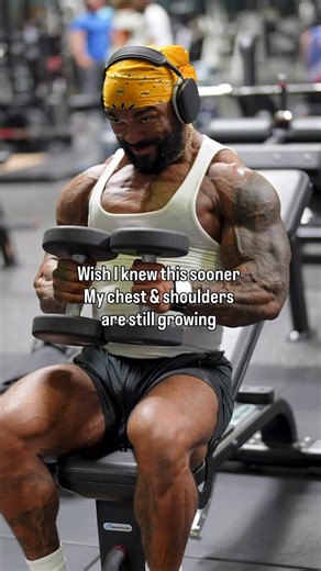 Antwan Rarcus on Instagram: "This simple move gives unreal growth 🔥 Seated narrow press, upright torso. Elbows slightly in, drive up and forward to bias the upper chest and front delts. I’ll usually run this for 3 sets of 10–12 reps, controlled on the way down and aggressive on the press. This is almost always paired as a superset with another upper-chest or delt movement to keep tension high and fatigue where it matters. Simple movement. Extraordinary growth. #chestday #bodybuilding #shoulderw