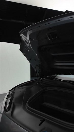 💡Press the key fob to open the frunk! In the all-new 2026 Porsche Cayenne electric