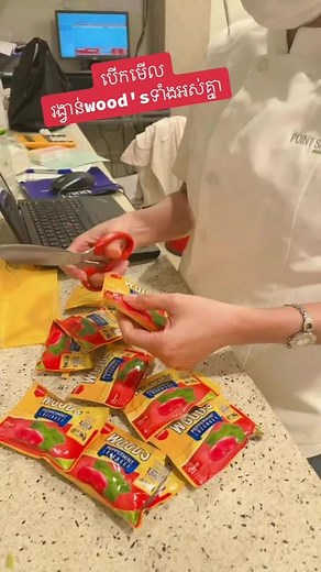 Cutting Open WOODS Peppermint Lollies: A Fun Demonstration