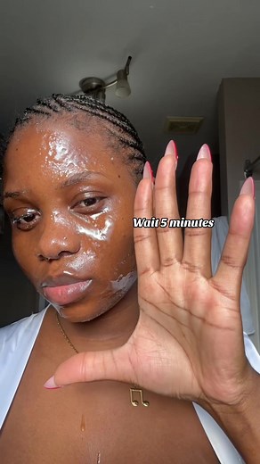 Benefits of Using Honey on Face for Glowing Skin