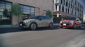 Explorez la ville à bord des nouvelles MINI Hatch 3 ou 5 portes. À partir de 230€/mois*. LLD 36 mois. Sans apport. Entretien inclus. *Voir conditions sur MINI.fr | MINI