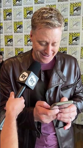 Alan Tudyk Reviews His Own Show #ResidentAlien