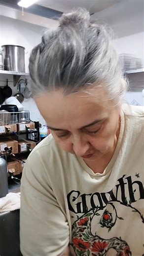 2.7K views · 90 reactions | How to clean Chicken Gizzards 101 lol I mentioned cleaning chicken gizzards this afternoon and someone asked how to do it so I thought I'd show you how I do it!#NuwayDeli #BOH #ChickenGizzards #Cooking #Preparation | Nu-Way Deli | Facebook