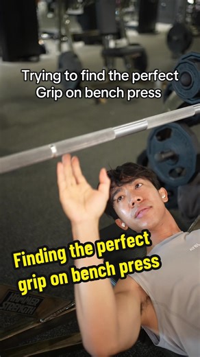 I mentioned before how finding the perfect grip on bench press can be a game changer, but how do we go about doing this? Here’s how to find your ideal grip on bench press. #fyp #fitness #gym #bodybuilding