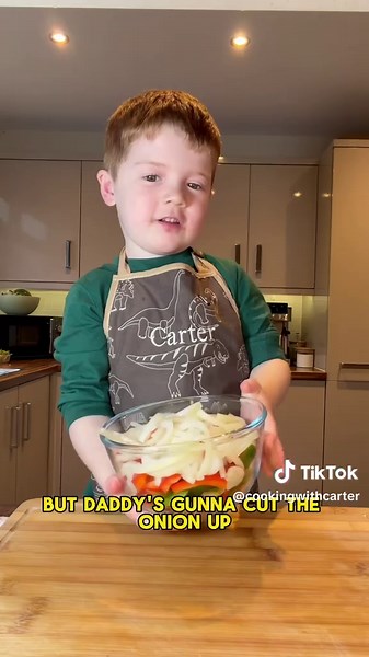 AD 🌮 It’s #FajitaFriday and that means @Old El Paso UK to the rescue! Quick and easy meal for the fam! 😋 #intheclubweallfam #MakeSomeNoise #FajitaFriday #TurnFridayIntoFajitaFriday