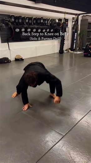 32K views · 308 reactions | Back Step to Knee on Belly: (Solo & Partner Drill). Here’s a movement drill for Jiu Jitsu focusing on maintaining balance as you back step. Think about posting on your elbow and keeping your weight driving forward into your bottom shoulder. This will keep pressure on your partner and allow you to transition to side mount or knee on belly. “Move with Intention” #jiujitsuflo #jiujitsu #grappling #mobility | Jiu Jitsu FLO | Facebook