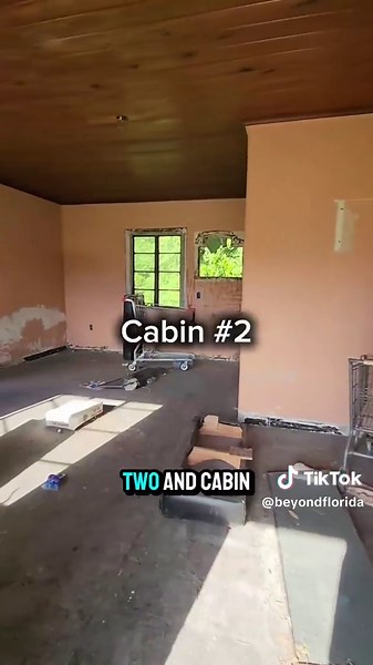 Stumbled upon this abandoned motel out in rural Florida. I explored 3 of the cabins, each had their own special charm. I'm serious about those ceilings folks, I bet this was once a real nice place for travelers! #abandoned