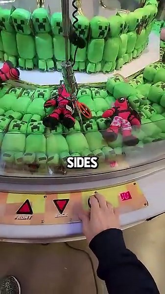 The Minecraft Claw Machine That Cheats Every Time