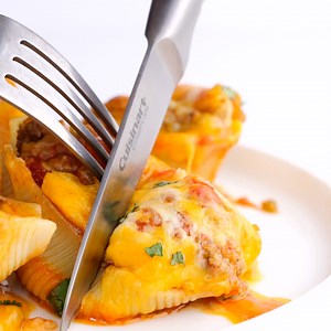 3.1K views · 32 reactions | ✅Recipe: https://chefsavvy.com/mexican-stuffed-shells/ This Mexican Stuffed Shells recipe is everything you love about stuffed shells but with a Mexican twist! This recipe is loaded with ground beef, salsa, enchilada sauce and lot’s of cheese! Perfect for meal-prepping, batch-cooking, or just a delicious, hearty meal the whole family will love! | Chef Savvy | Facebook