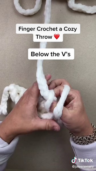 Finger Crochet Tutorial: Cozy Blanket Guide