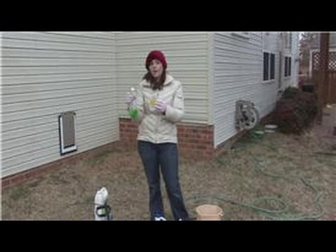 Housecleaning Tips : Removing Stains From Vinyl Siding