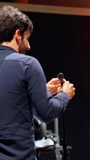 6.5K views · 877 reactions | Do you know how to properly use a microphone stand?? Watch this to find out #oiart #audioschool #musicproduction #audioengineer #audiostudent | OIART | Facebook