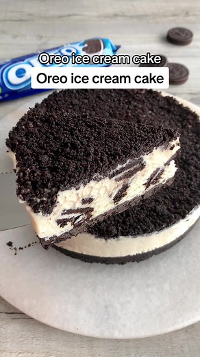 4-Ingredient Oreo Ice Cream Cake Recipe