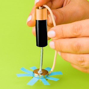 25M views · 44K reactions | Easy science experiments to conduct at home. This is something incredible! 六‍ | 5-Minute Crafts | Facebook