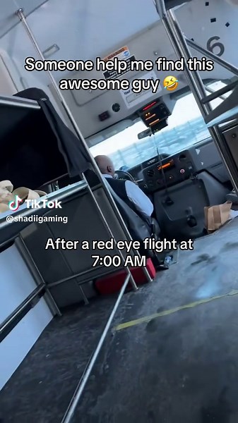 My family and i went to Michigan, and this guy who calls himself the CANDY MAN sent us off to our car rental in the most amazing way possible, this guy definitely enjoys his job every day, we took his shuttle on the way back to airport a few days later and it was just like this 😂 #fyp #foryoupage #viral #flights