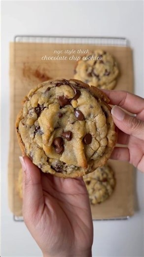 NYC style thick chocolate chip cookies 🍪
