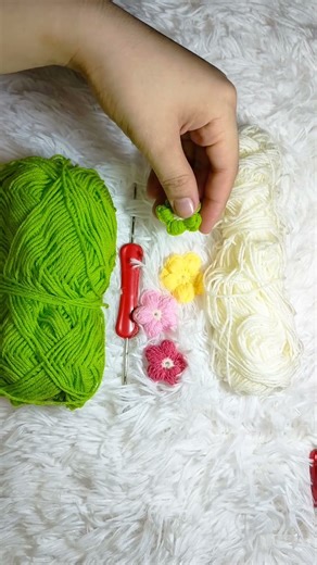 Easy Puff Flower 🌸 #shortsfeed #crochet #diy #diykeychain#beginners #magic #flowers #gift #love