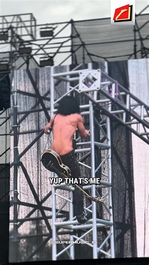 SUPERMUSIC on Instagram: "Eddie Vedder? King Nassar? Ini aksi @opopzealous dari @zealousrockz di JOGJAROCKARTA! #INIRASANYASUPER #SUPERLIVE #SUPERMUSIC #SUPERMUSICEVENT #JOGJAROCKARTA"