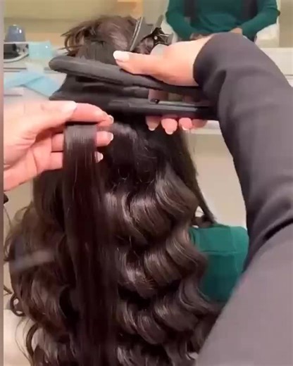 How to Make Waves in Hair with a Flat Ironer - Tutorial