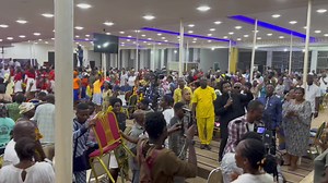 112K views · 8.3K reactions | I was not with my full band.. Last night, it was with just 2 of them; one on the keys and the other one on the bass. Right now, as we are speaking, they are rehearsing intensively… Go and get your tickets GHANA.. Your boy is back - after 10 years… Nothing has changed, the oil just went gray… | SONNIE BADU | Facebook