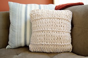 Loop Yarn Knit Pillow: Easy Finger Knitting Project