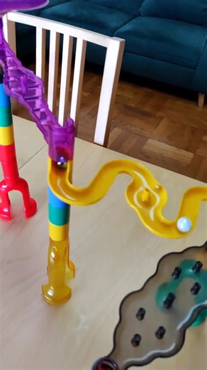Quelle bille tu choisis dans cette nouvelle vidéo de course de billes ? Quelle bille va gagné sur ce parcours de billes ? #marble #marbles #marblerace #marblerun #marbleracing #coursedebilles #bille #course #asmrsounds #ASMR #fyp | Marble Race
