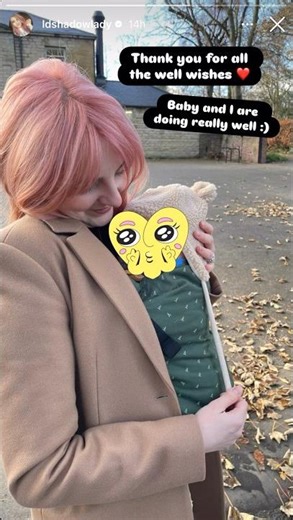 Ldshadowlady and her baby are doing well with a half put up Christmas tree