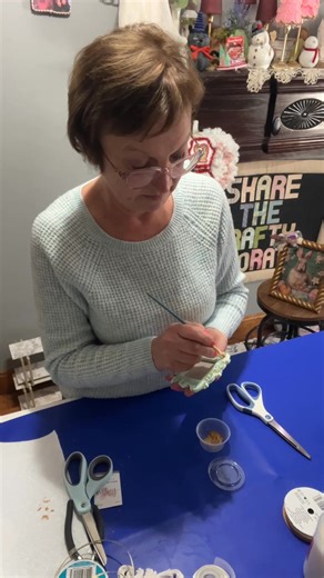 Make some beautiful small framed vintage Easter ornaments!🥰🥰 | The Crafty Decorator