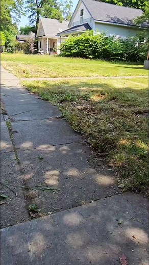 212K views · 3.6K reactions | Quick Edge Line Up  #lawncare #edging #satisfying #fyp | Fill's Lawn Care | Facebook