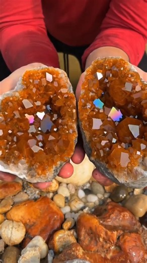 ​Amazing Crystal Reveal: Unbelievable Treasure Hidden Inside a River Rock!#andyopals