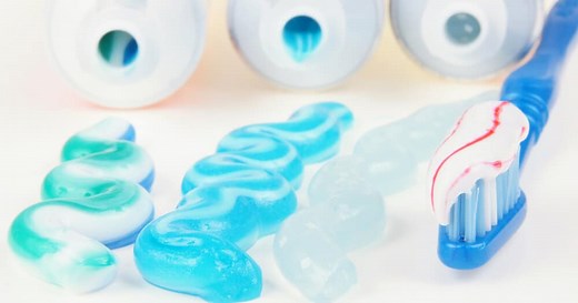 What is the Best Toothpaste? Review of Natural, Charcoal and Fluoride - Dentaly.org