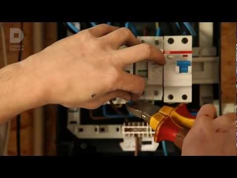 Instructievideo: Aansluiten zonne-energiesysteem op de meterkast (vrije groep in huidige meterkast)