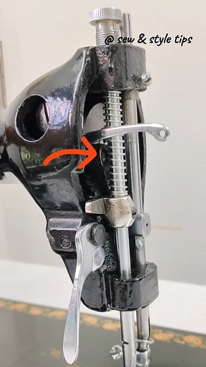Fixing noisy and heavy running sewing machine ! #sewingmachine #tailoringtips #silaimachine #sewingmachinerepair #sewingcommunity #sewingmachineservice | Sew & Style Tips