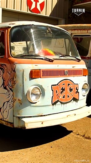 Exploring a HUGE Classic | Turnin Rust