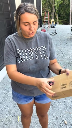 104K views · 927 reactions | box cutter #boxcutter #utilityknife #openingboxes | emilyleeann000 | Facebook