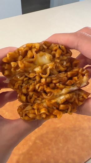 Let’s try another rice paper recipe! These are rice paper ramen wraps. Start by boiling your choice of dry noodles, then drain and add the seasoning packets. Dip a sheet of rice paper into room temperature water to soften, then lay it flat and add a handful of the noodles and cheese. Fold the sides of the wrapper over the filling to fully encase, then pan-fry in a lightly oiled pan until both sides are golden brown and crispy. Thanks to @jasmineandtea | Tasty Vegetarian